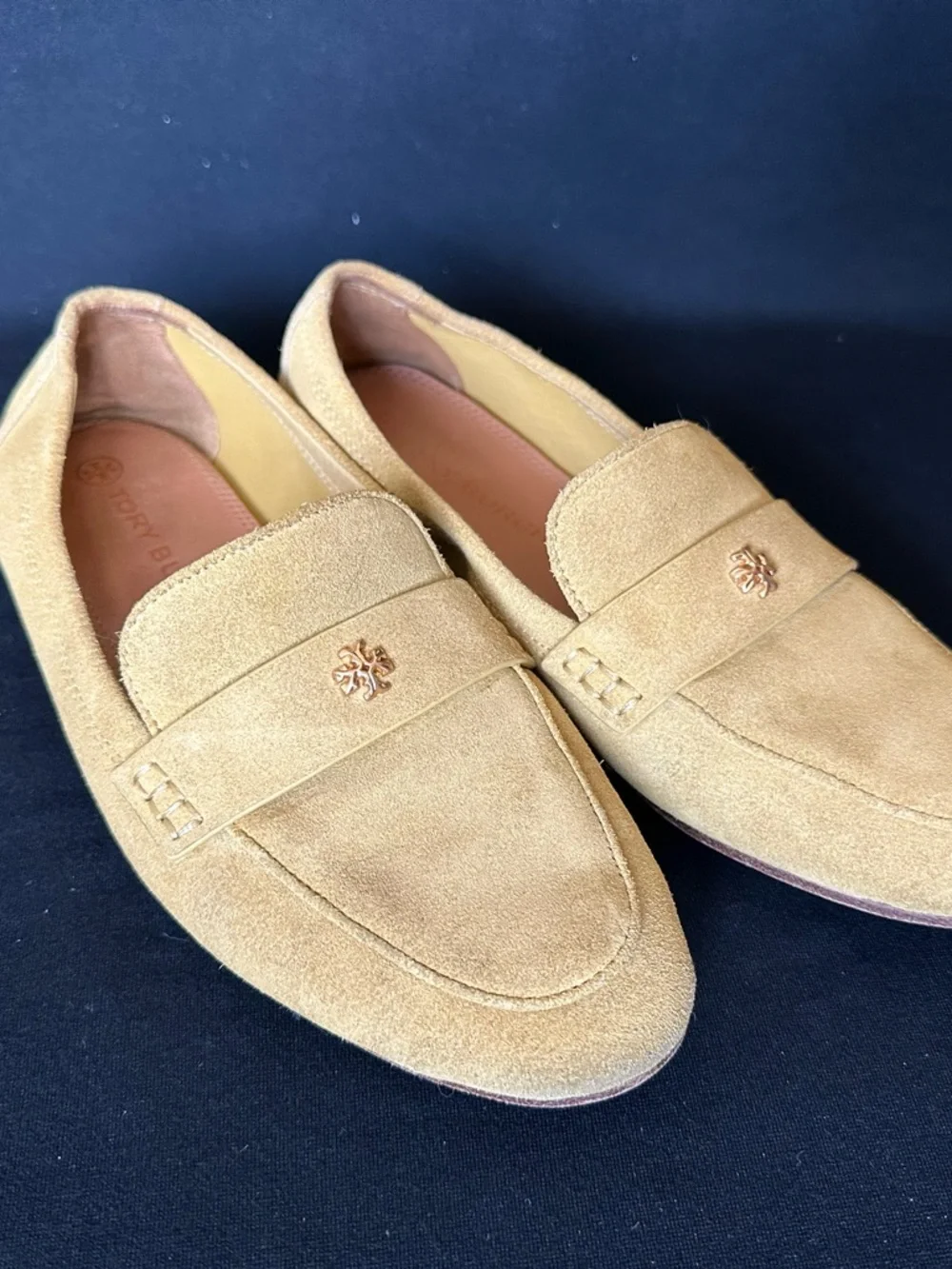 Tory Burch Mustard Yellow Suede Penny Loafers with Gold Emblem Ballet shoes 7.5 - Picture 15 of 16
